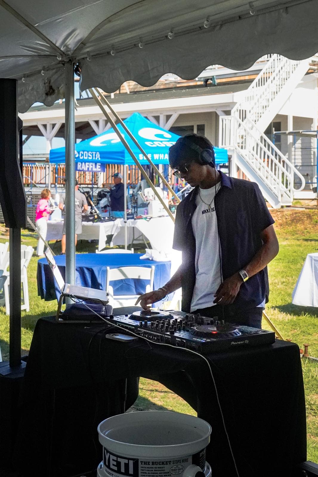 Outdoor daytime DJ set